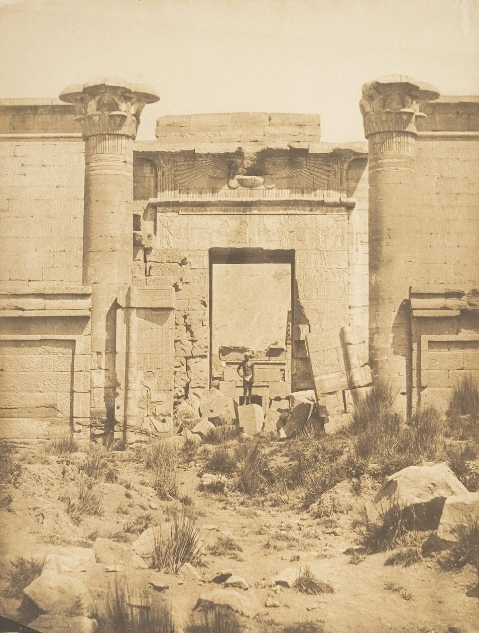 Propylaea av Thutmoseum, ved Medinet-habou Theben, 1849-50. av Maxime Du Camp