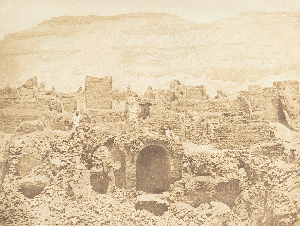 Ruinene av en kristen by, ved Medinet-Habu Theben, 1849-50. av Maxime Du Camp