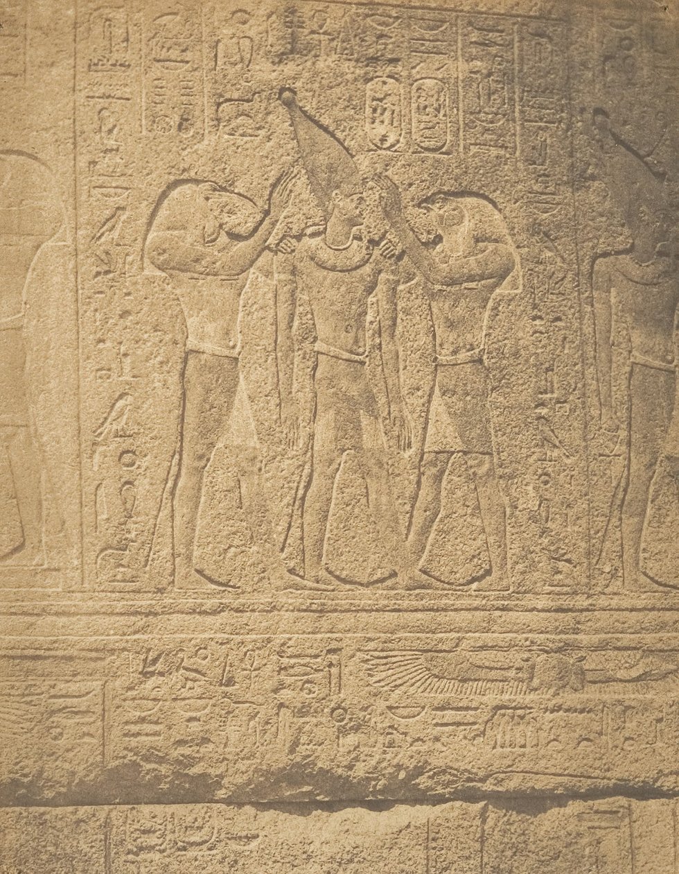 Utvendige skulpturer av granitthelligdommen til palasset i Karnak Sacre de Philippe-Ar..., 1849-50. av Maxime Du Camp