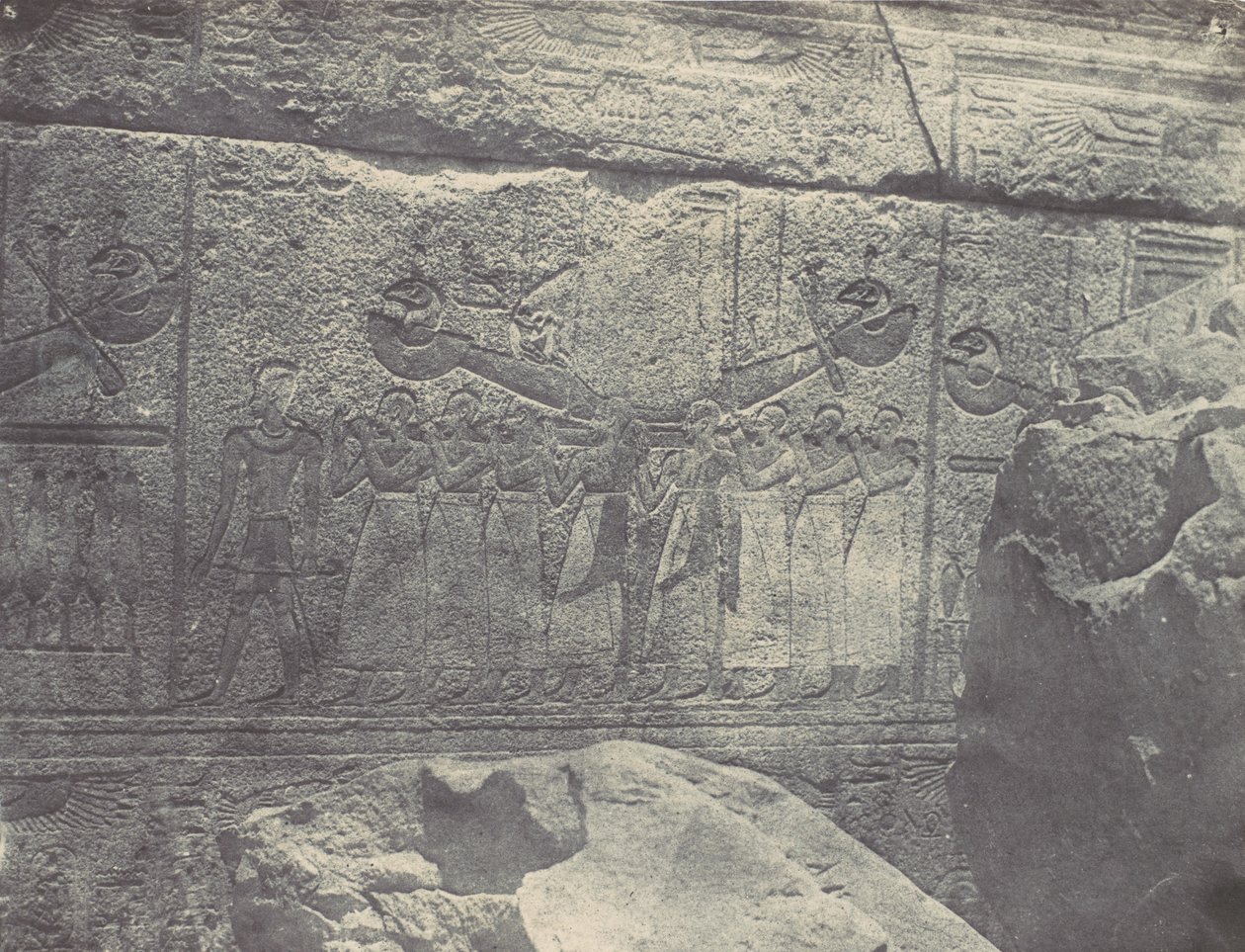 Theben. Karnak-palasset. Utvendige skulpturer av Granite Sanctuary, 1850. av Maxime Du Camp