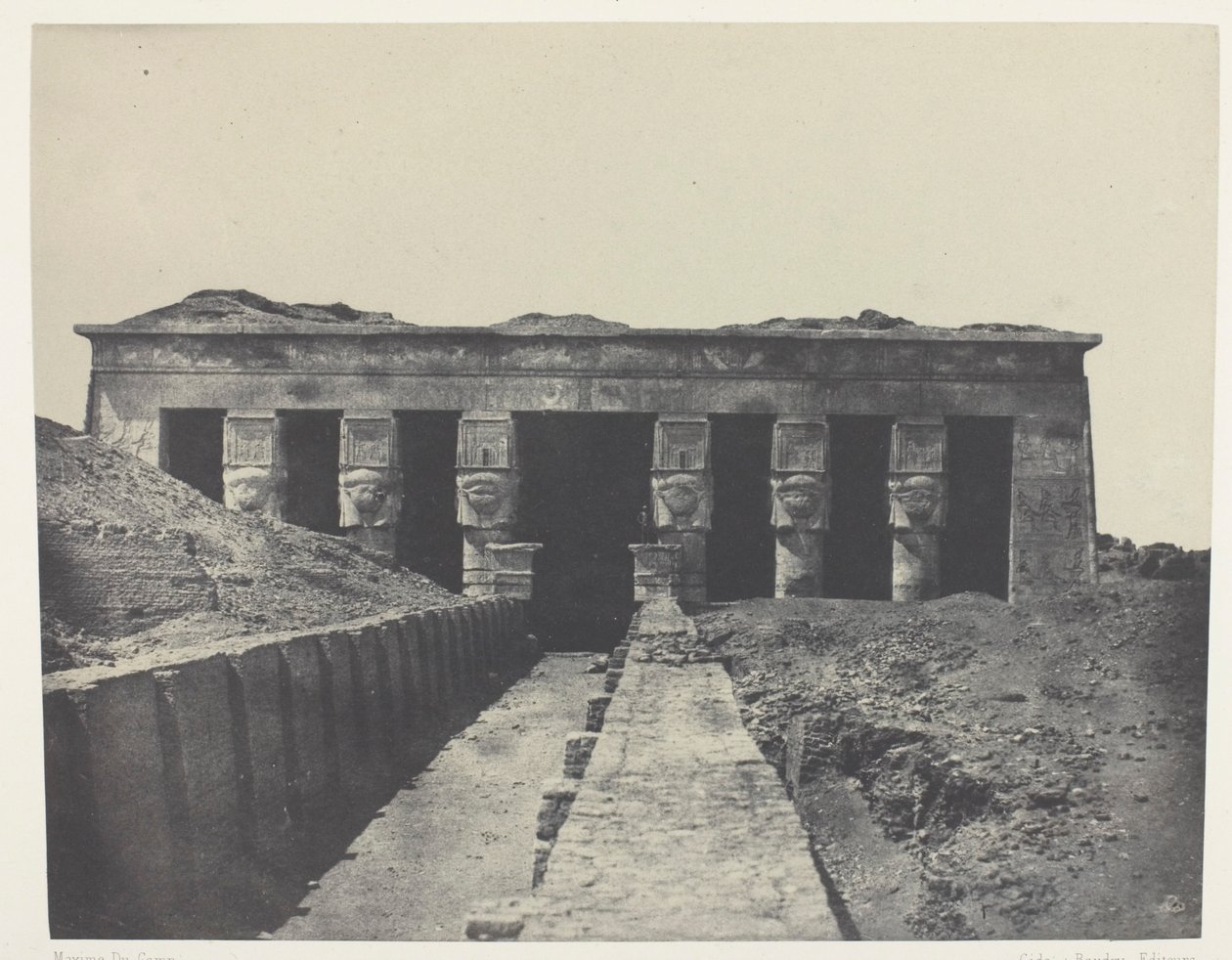 Generell utsikt, Det store tempelet i Dendera (Teutyres), Øvre Egypt av Maxime Du Camp