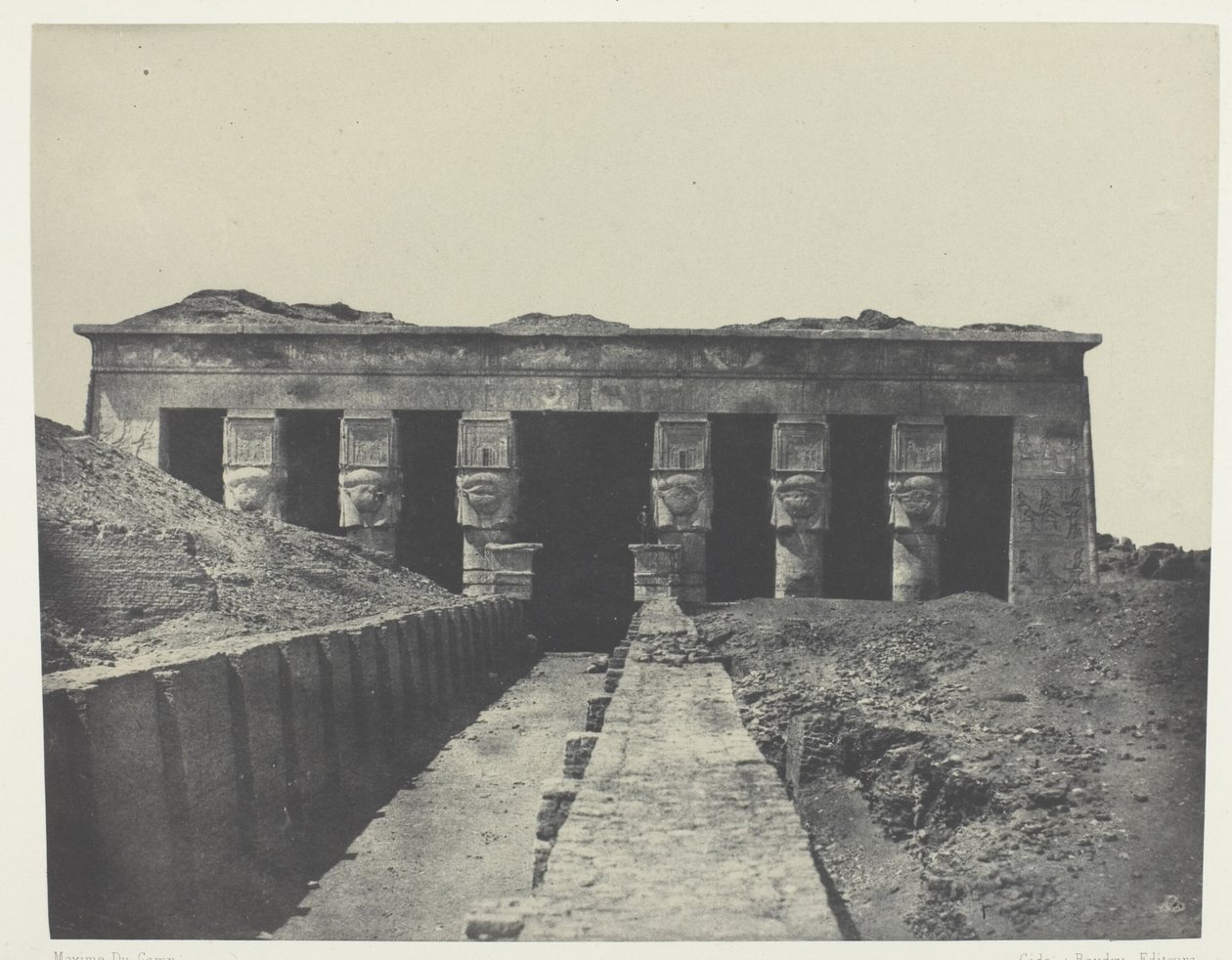 Generell utsikt, Det store tempelet i Dendera (Teutyres), Øvre Egypt av Maxime Du Camp
