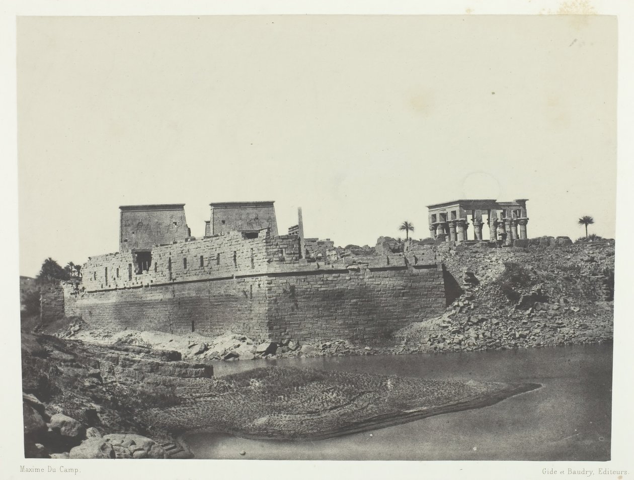 Utsikt fra den sørvestlige vinkelen, Filoe, Nubia, 184951, trykt 1852. av Maxime Du Camp
