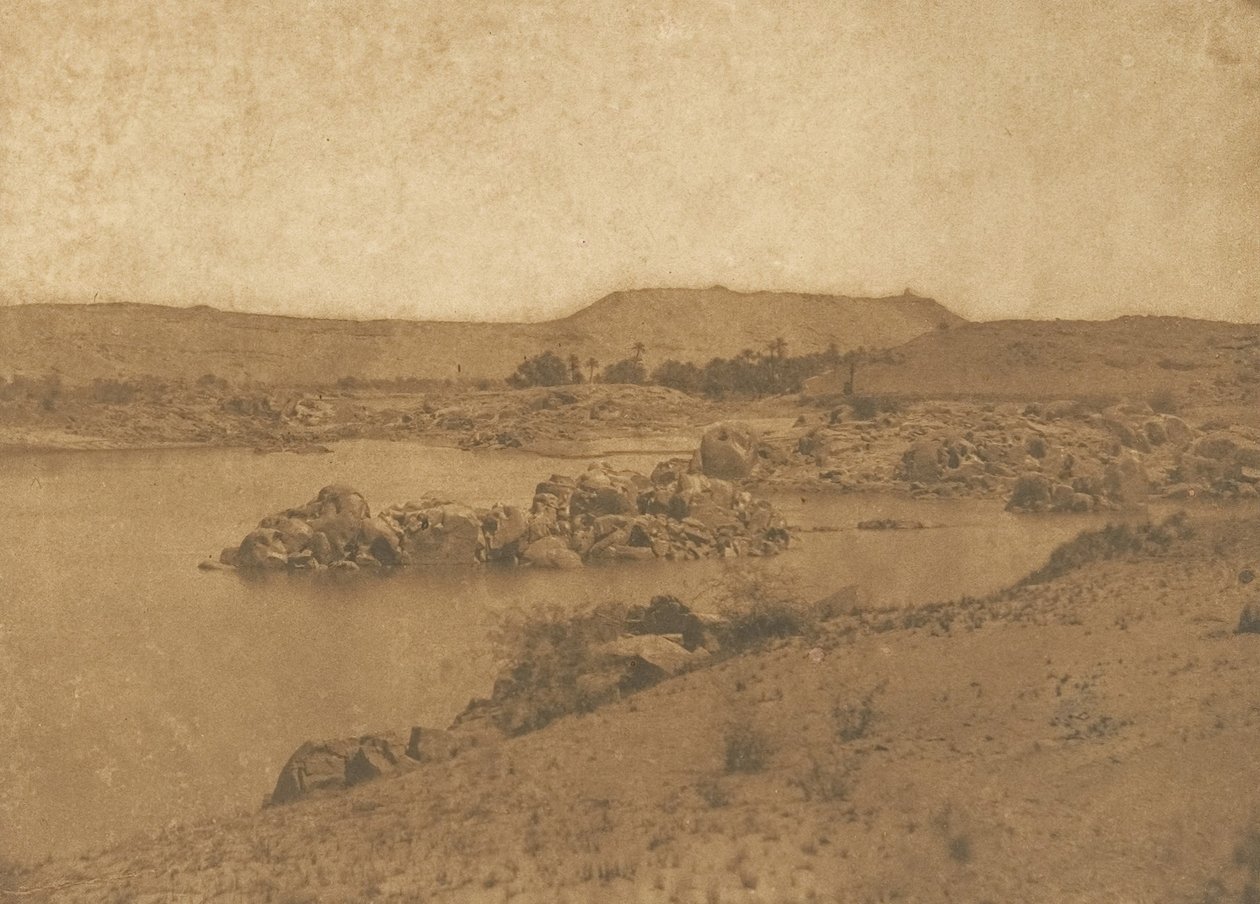 Utsikt over den første grå stæren, tatt fra vesten, mellom Aswan og Philae, 1849-50. av Maxime Du Camp