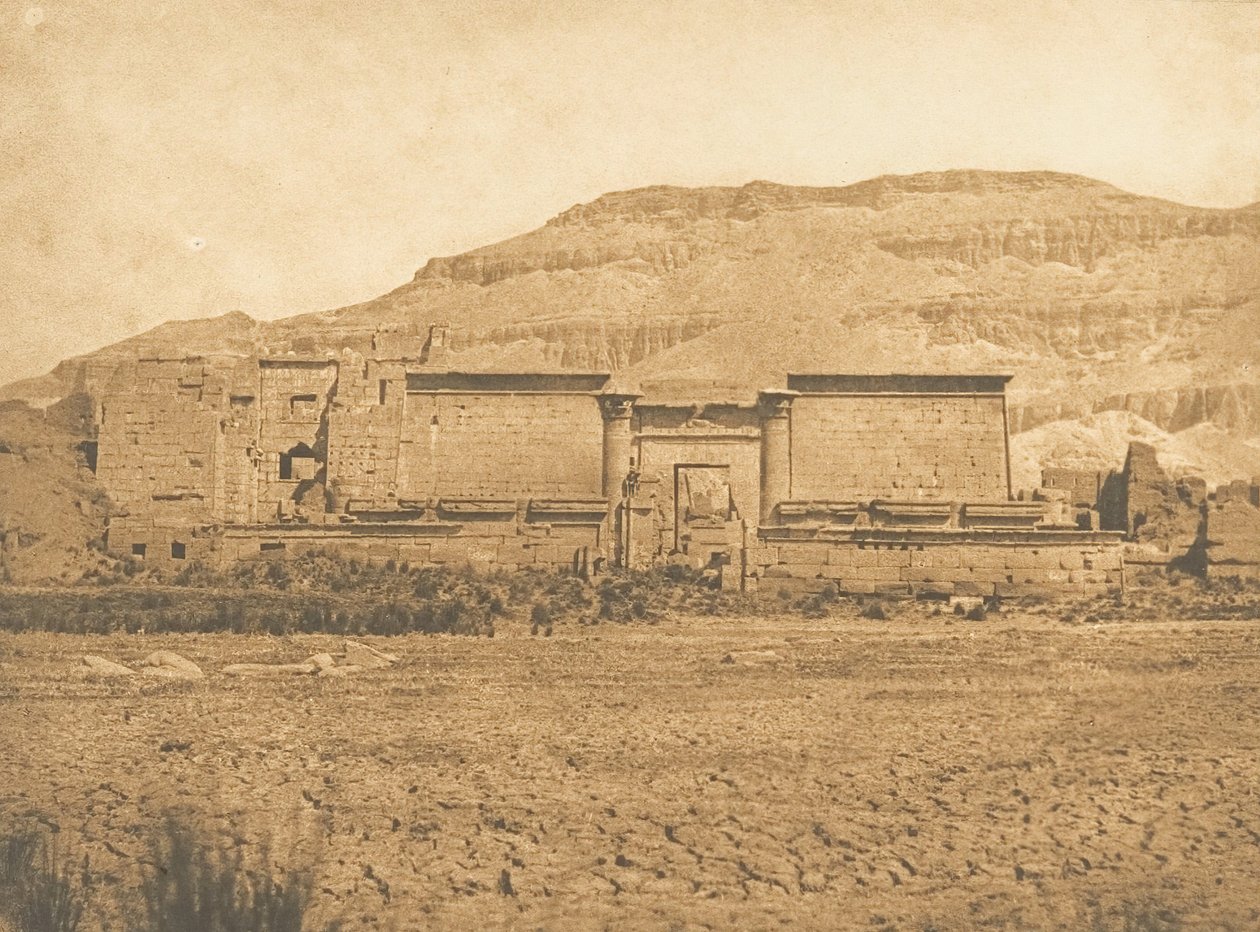 Generelt syn på Medinet Habu, hentet fra Øst-Theben, 1849-50. av Maxime Du Camp