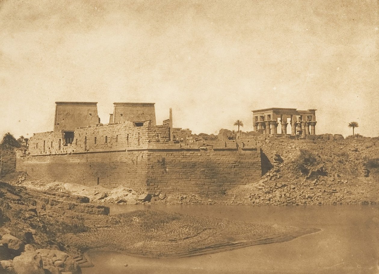 Generell utsikt over øya Philae, tatt fra den sørlige spissen av øya Begueh, 1849-50. av Maxime Du Camp