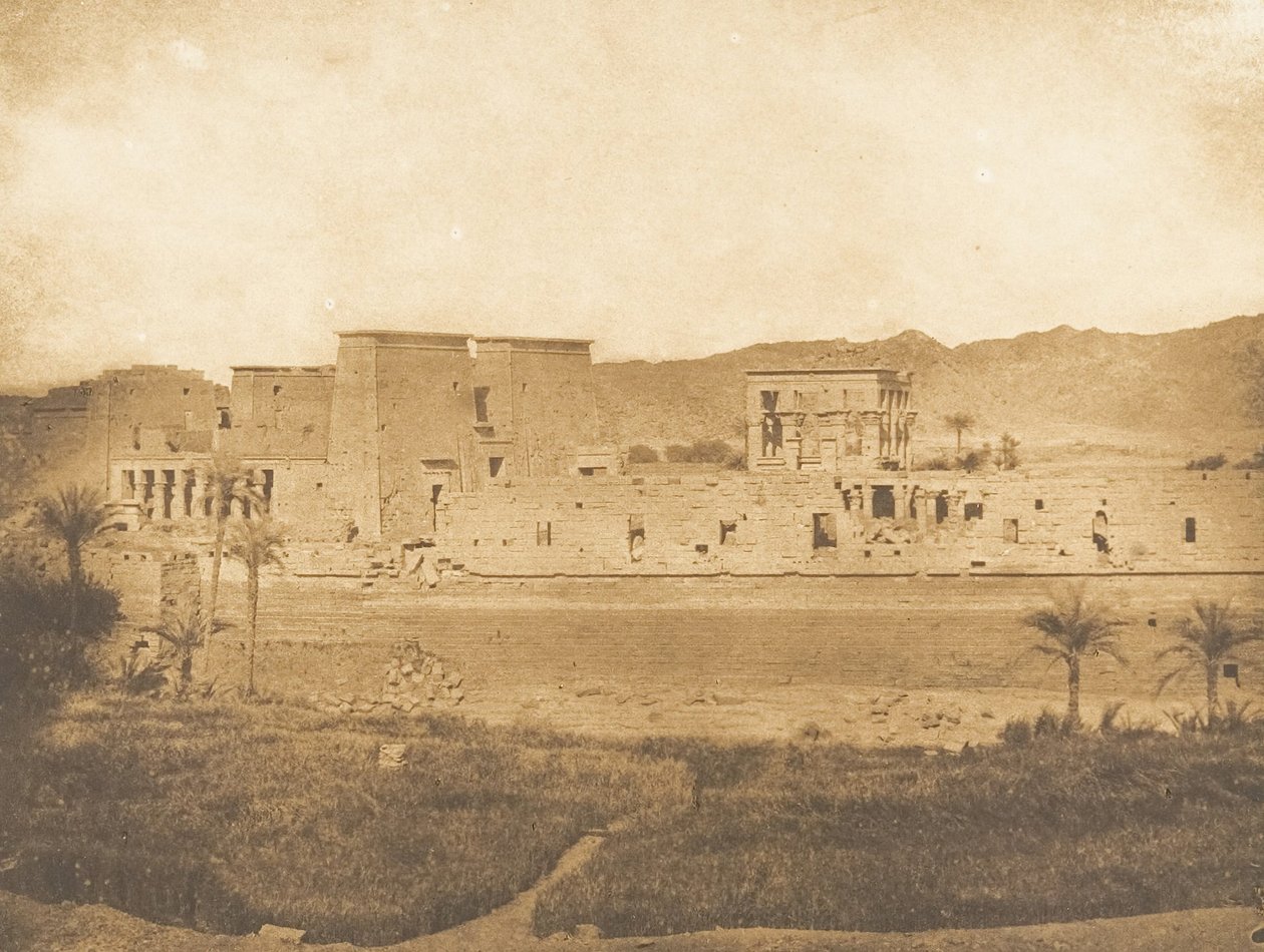 Generell utsikt over øya Philae, hentet fra øya West Begueh, 1849-50. av Maxime Du Camp