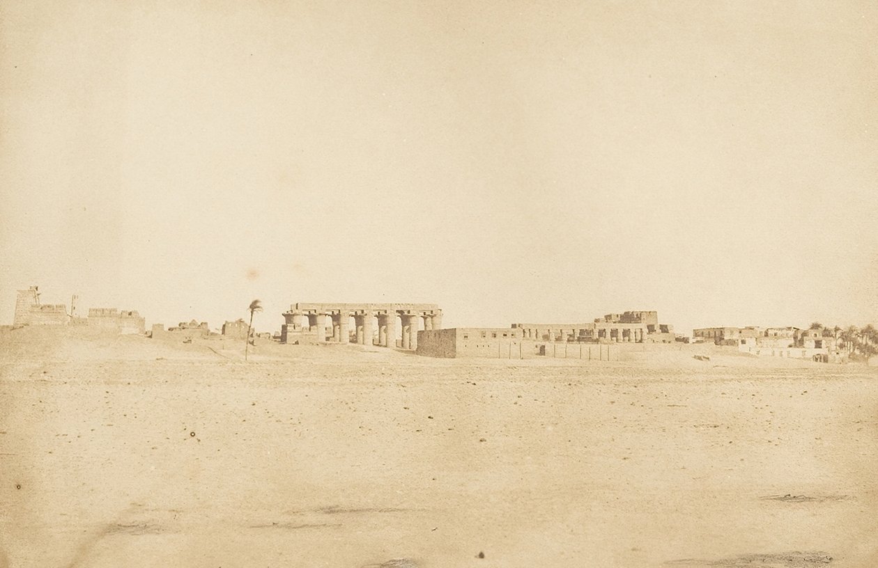 Generell utsikt over ruinene av Luxor, hentet fra West Theben, 1849-50. av Maxime Du Camp