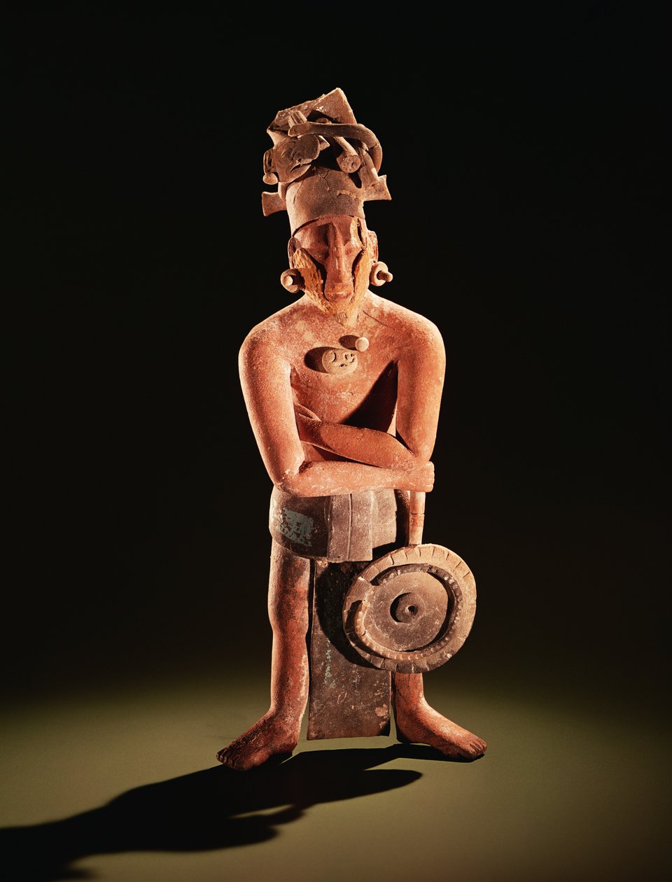 Figur av en kriger med et skjold (keramikk) av Mayan