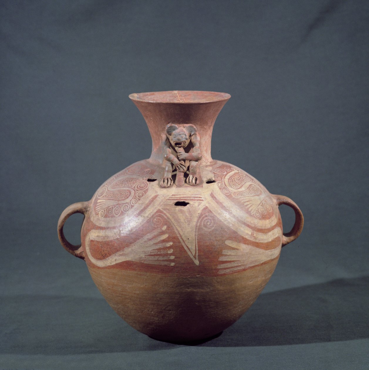 Gravurne med hull fra Utatlan (Cumarcaaj), Quiche, Guatemala, Mellom-Amerika, Post Classic Period (terrakotta) av Mayan