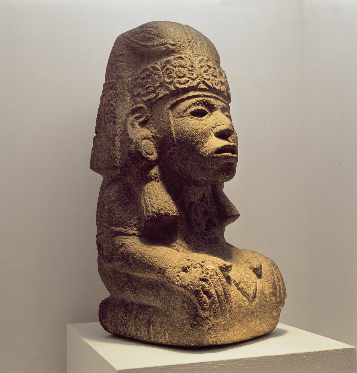 Gryte i form av en knelende figur, 800-1200 av Mayan