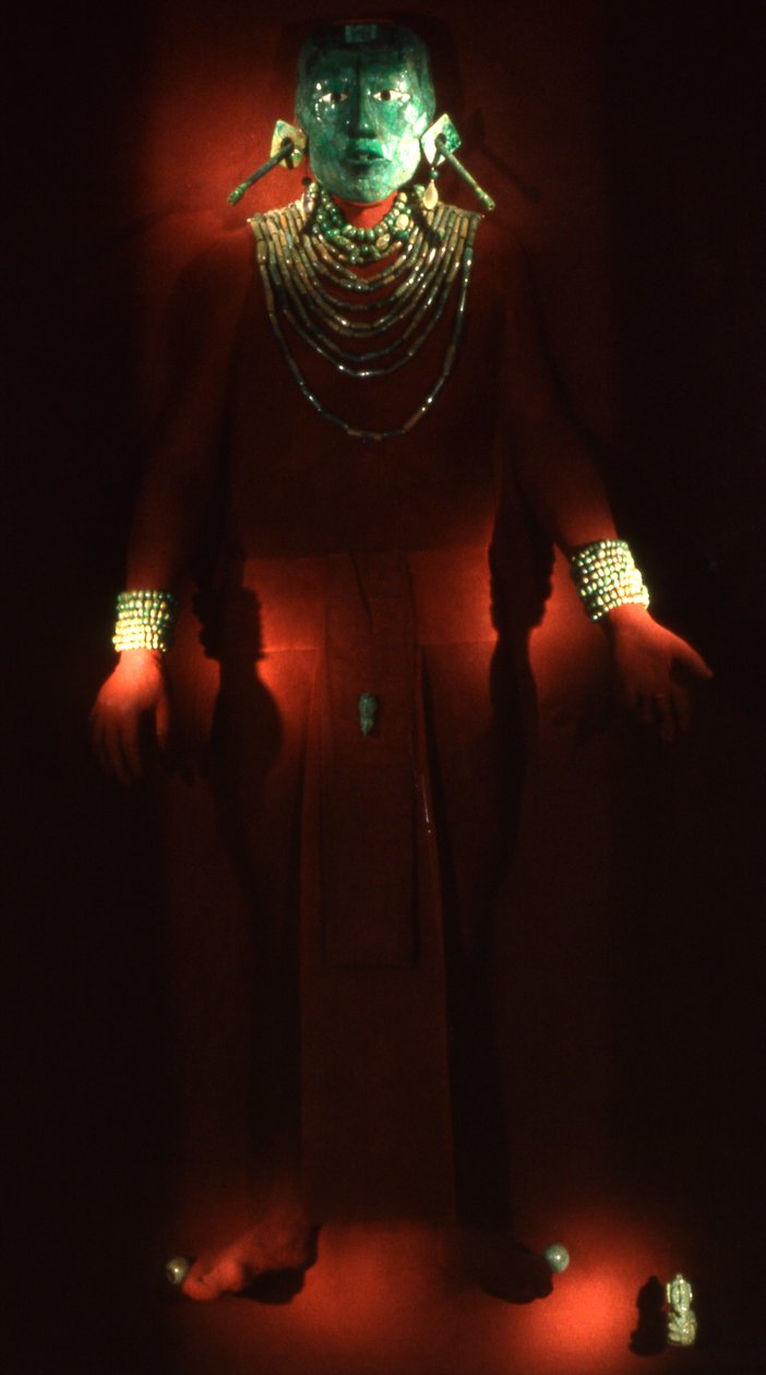 Royal Jewels of Pacal, King of Palenque, sen klassisk periode (jade, skall og obsidan) av Mayan