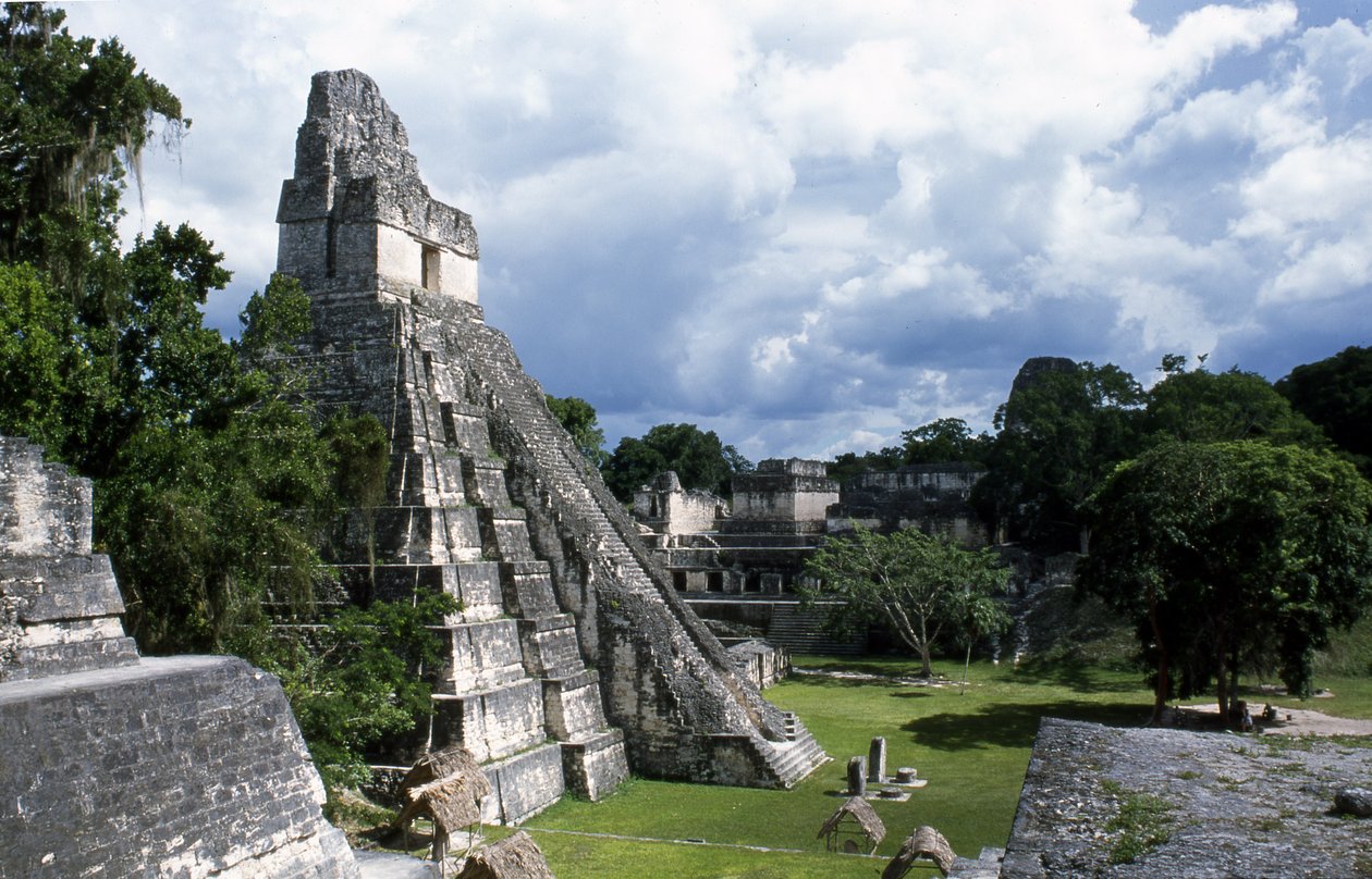 Utsikt over Tikal tempel 1, sen klassisk periode 600-900 e.Kr av Mayan