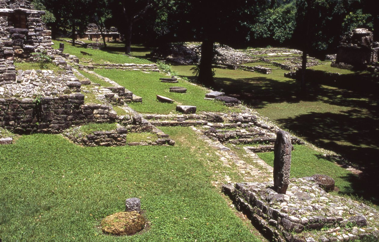 Utsikt over Yaxchilan-stedet, sen klassisk periode 600-900 e.Kr av Mayan