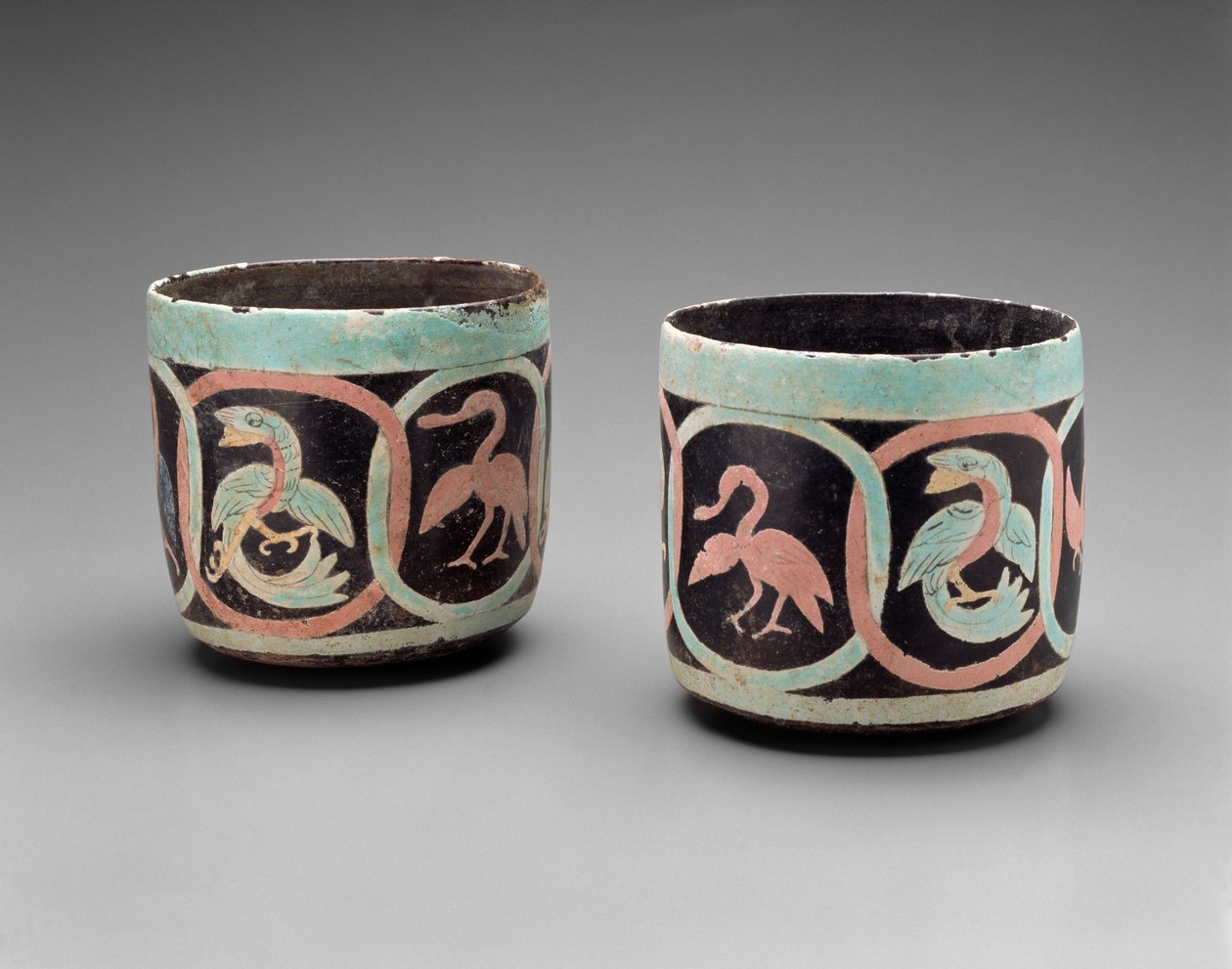 Skåler med fugler i kartusjer, Guatemala, Middle Classic, 500-700 (keramikk med malt stukk) av Mayan