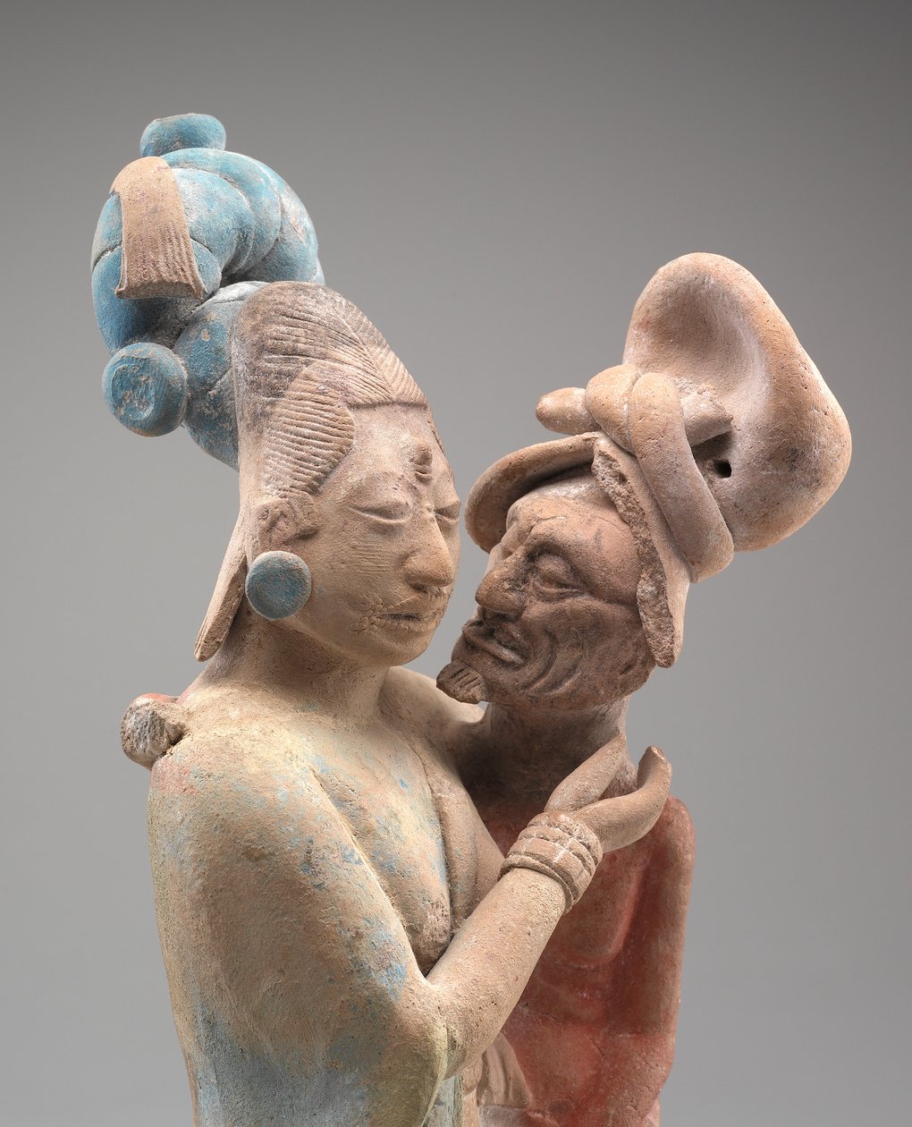 Embracing Couple (terrakotta med pigmenter) (se også 323290) av Mayan