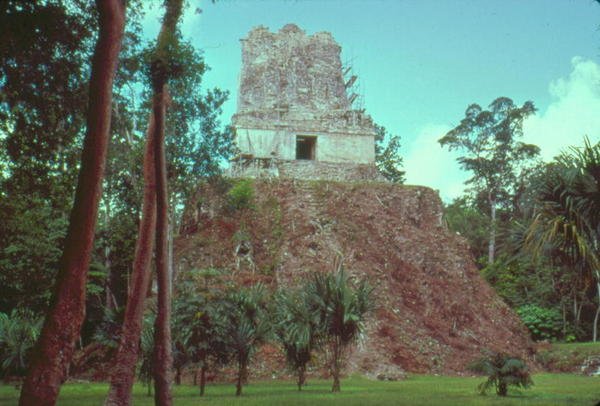 Temple II, Tikal av Mayan
