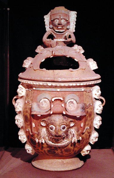 Urne med lokk, fra Guatemala, Classic Period, 600-950 (terrakotta) av Mayan