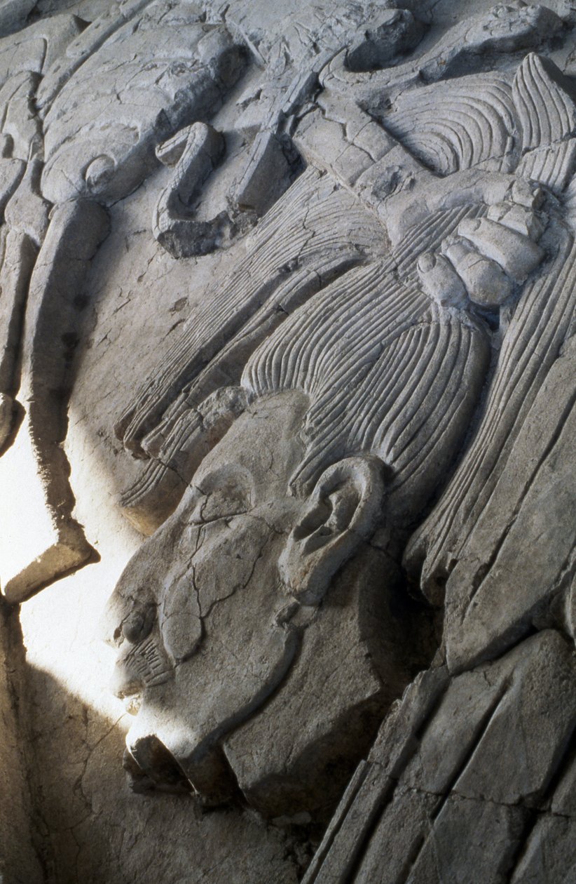 Relieff på en pyramide, sen klassisk periode (600-900 e.Kr.) (stukk) av Mayan