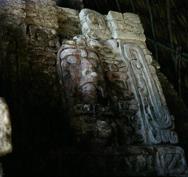 Arkitektonisk maske, Mascaronenes tempel, Kohunlich, Yucatan-halvøya, Mexico, tidlig klassisk periode (300-600 e.Kr.) (stein og stukkatur) av Mayan Mayan