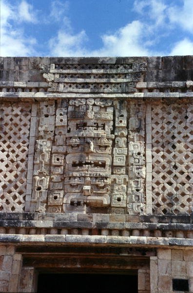 Utskjæringsdetalj fra østbygningen til nonneklosterfirekanten, Late Classic Maya, ca. 700–900 e.Kr. (bilde) av Mayan Mayan