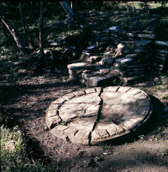 Markering på ballbanen, sen klassisk periode (600–900 e.Kr.) (stein) av Mayan Mayan