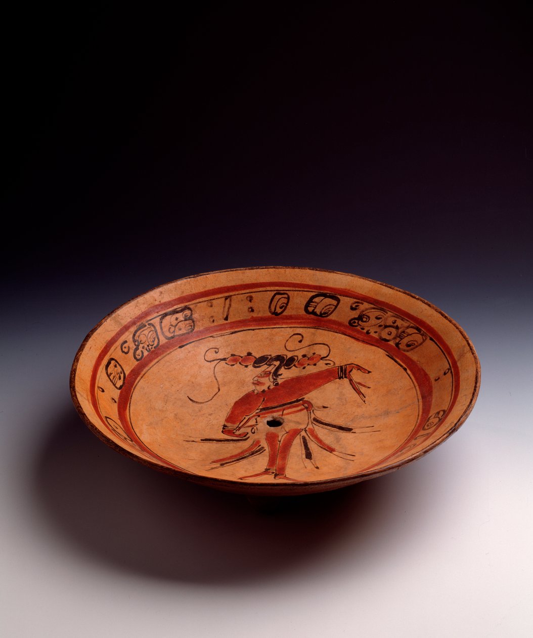 Precolombiansk kunst, Maya sivilisasjon, klassisk periode: stativvase i malt leire. Fra Peten, Guatemala. Sol. h 7,7 x diam. 35,2 cm Guatemala by, Nasjonalmuseet for arkeologi og etnologi av Mayan Mayan
