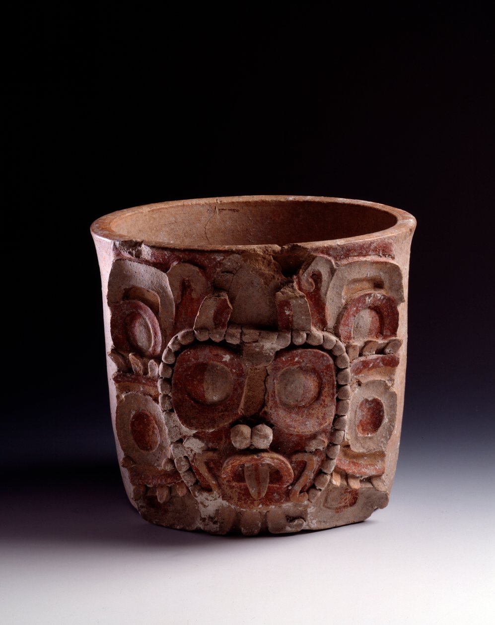 Precolombiansk kunst, Maya-sivilisasjon, klassisk periode: vase som dekorerer representasjonen av solguden. Fra Peten, Guatemala Sun. h. 22 x bredde 25,4 cm Guatemala, Museo Nazionale di Archeologia e Etnologia - Pre-columbian kunst, Maya Civilization, Cla av Mayan Mayan