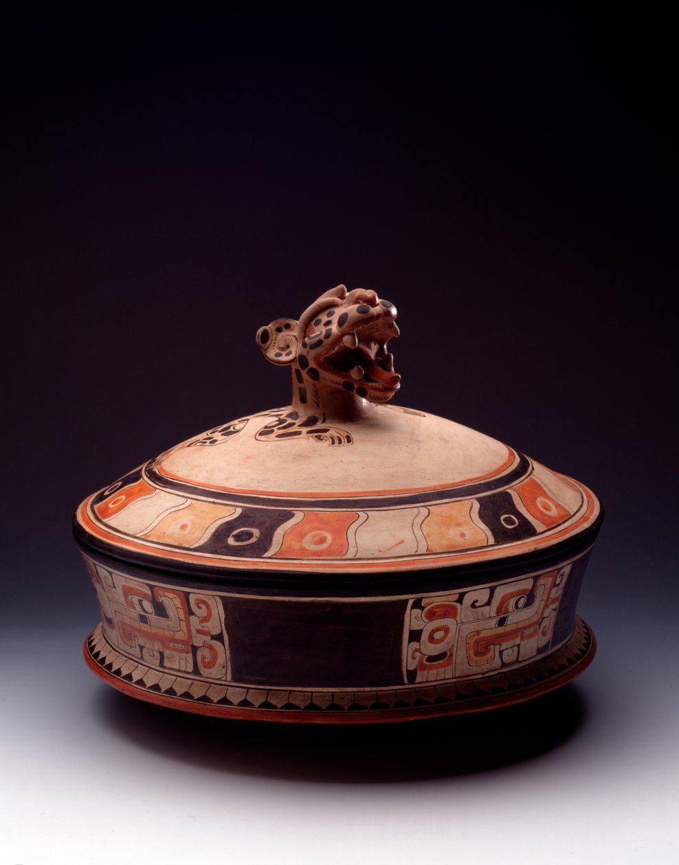 Pre-columbiansk kunst, Maya sivilisasjon, tidlig klassisk periode: leirvase med lokk dekorert med et jaguarhode. Fra Tikal, Guatemala Sun. h. 26,5 x bredde. 31 cm Guatemala, Nasjonalmuseet for arkeologi og etnologi – førkolumbiansk kunst, Maya-sivilisasjon av Mayan Mayan
