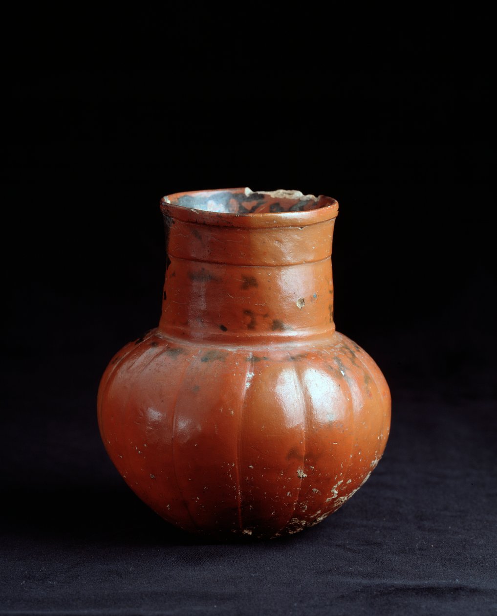 Pre-columbiansk kunst, Maya sivilisasjon, postklassisk periode: leirkrukke. Fra Los Cerritos, Chicaj, Quiche, Guatemala Sun. h. 17,5 x diameter. 9 cm Guatemala, Nasjonalmuseet for arkeologi og etnologi av Mayan Mayan