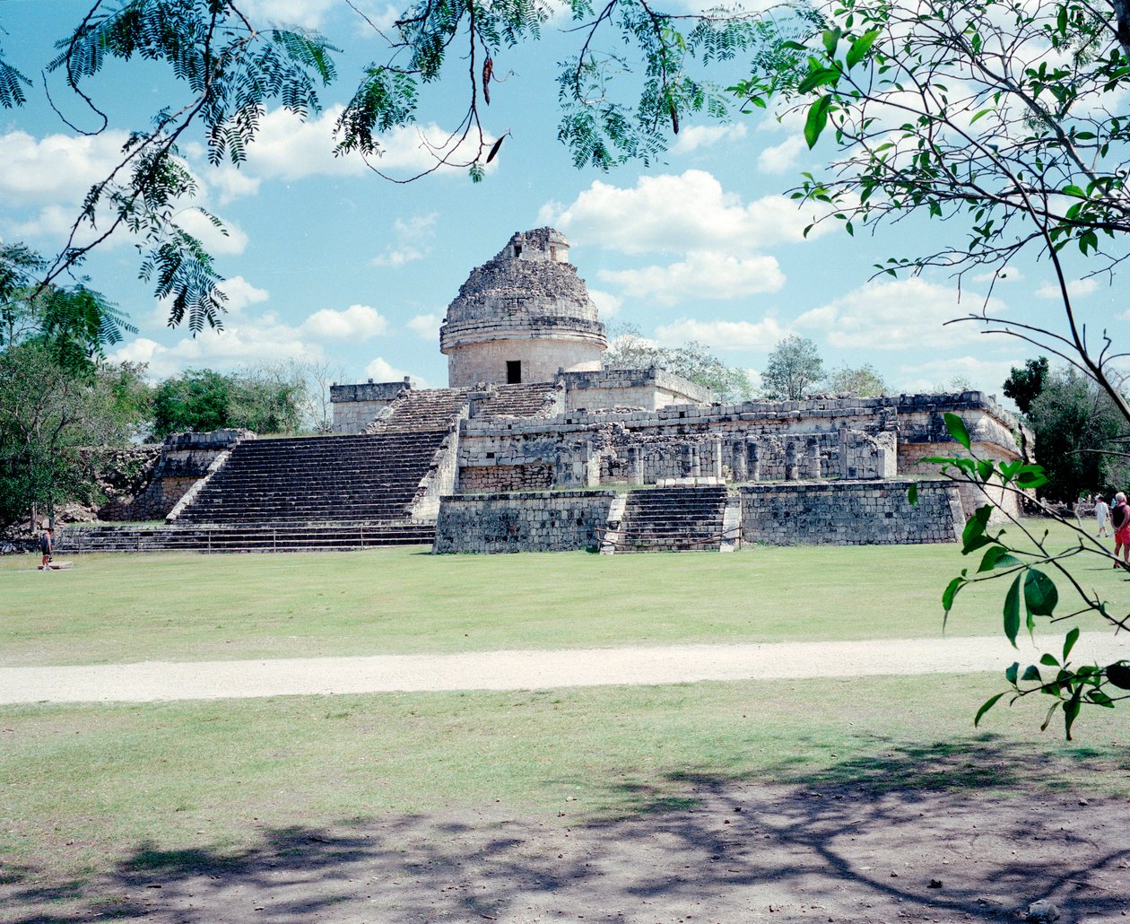 Før colombiansk sivilisasjon: utsikt over stedet til Chichen Itza i Yucatan-regionen. Maya sivilisasjon, klassisk periode og Maya renessanse, 750-1200 e.Kr. Mexico av Mayan Mayan