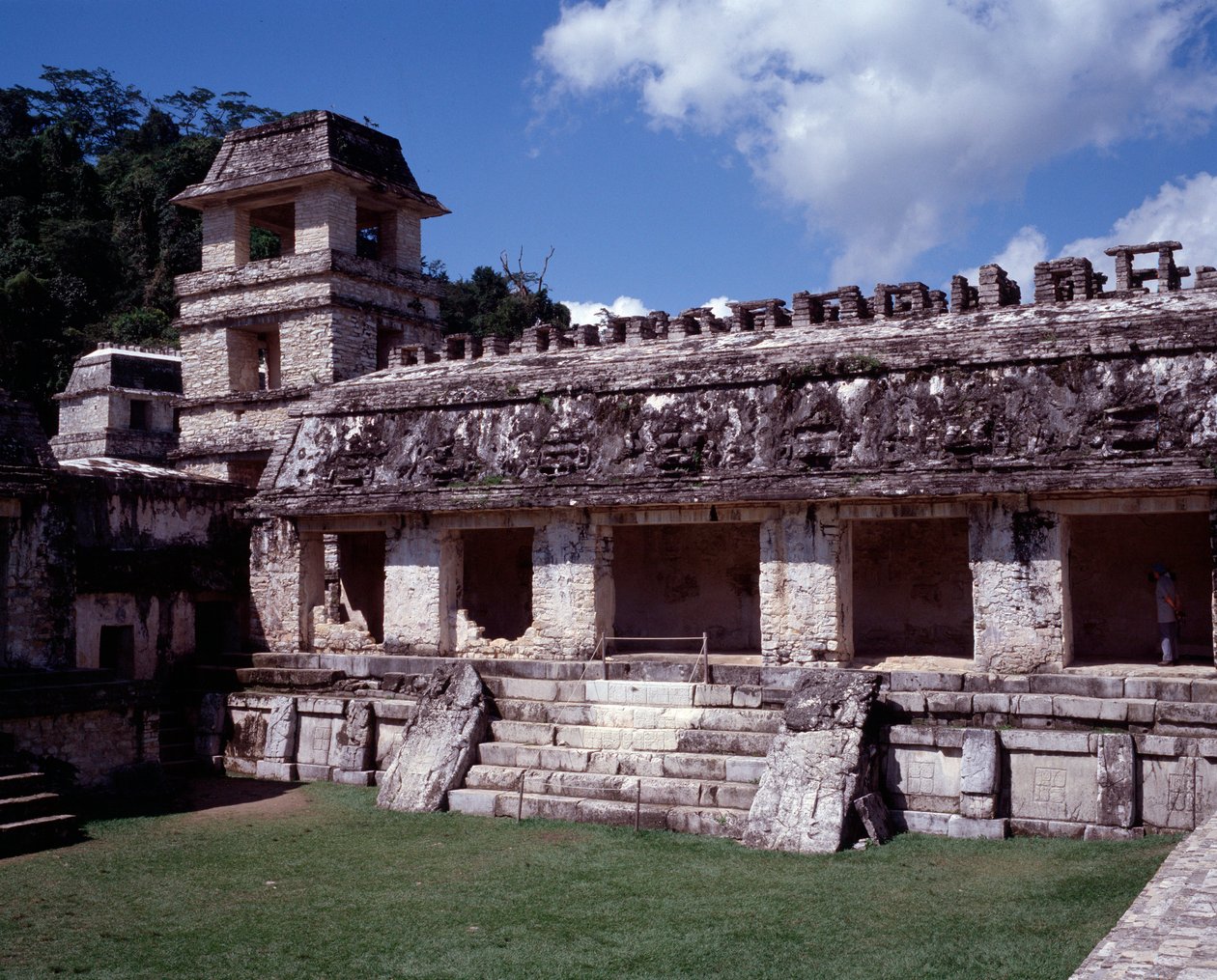 Før colombiansk sivilisasjon: utsikt over stedet Palenque i Chiapas klassisk maya-periode av Mayan Mayan