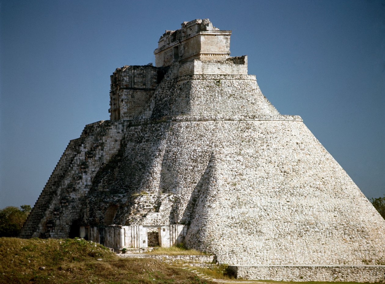 Pyramid of the Magician, 6. århundre av Mayan Mayan