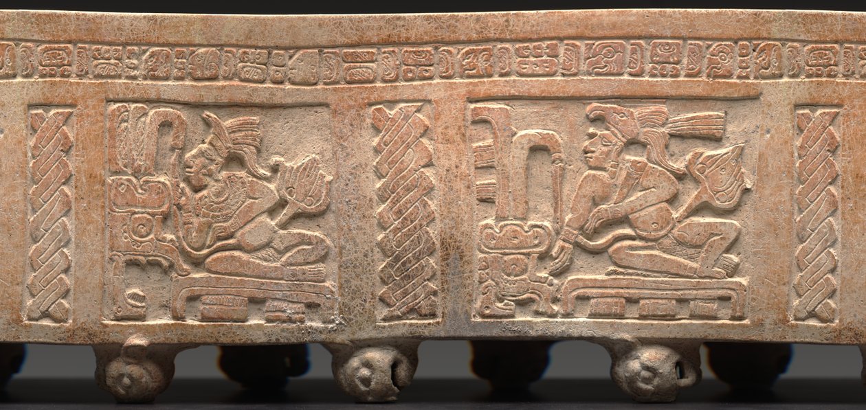 Stativsylinder, utskåret: Tronende Herre med glyfisk tekst, 650–900 e.Kr. (keramikk) av Mayan Mayan