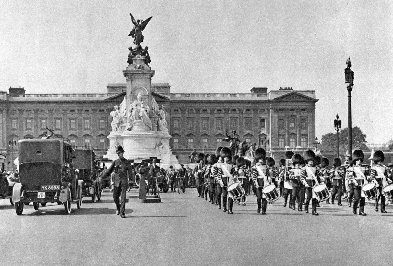 Vaktskifte, Buckingham Palace, London, 1926-1927 av McLeish