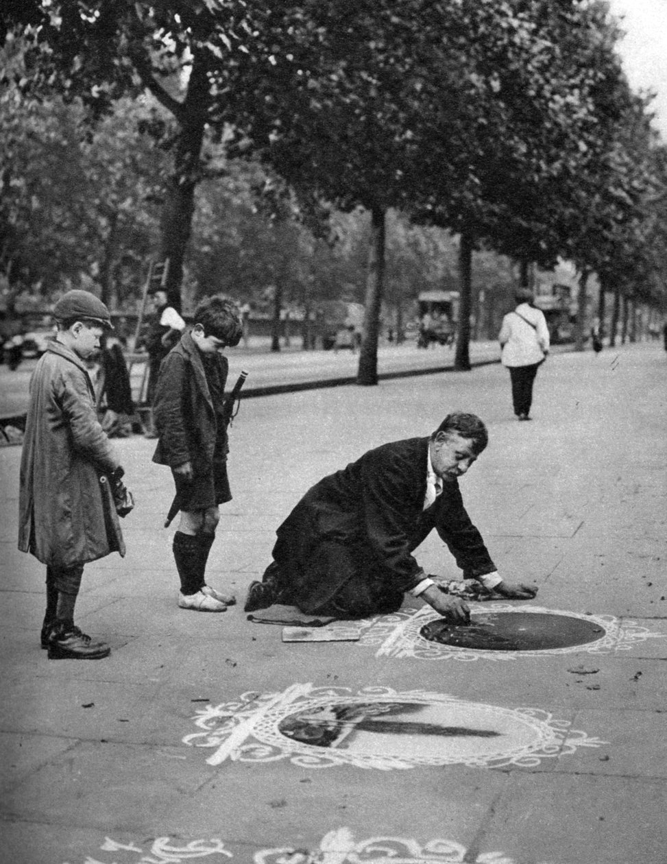 Fortaukunstner, Embankment, London, 1926-1927 av McLeish