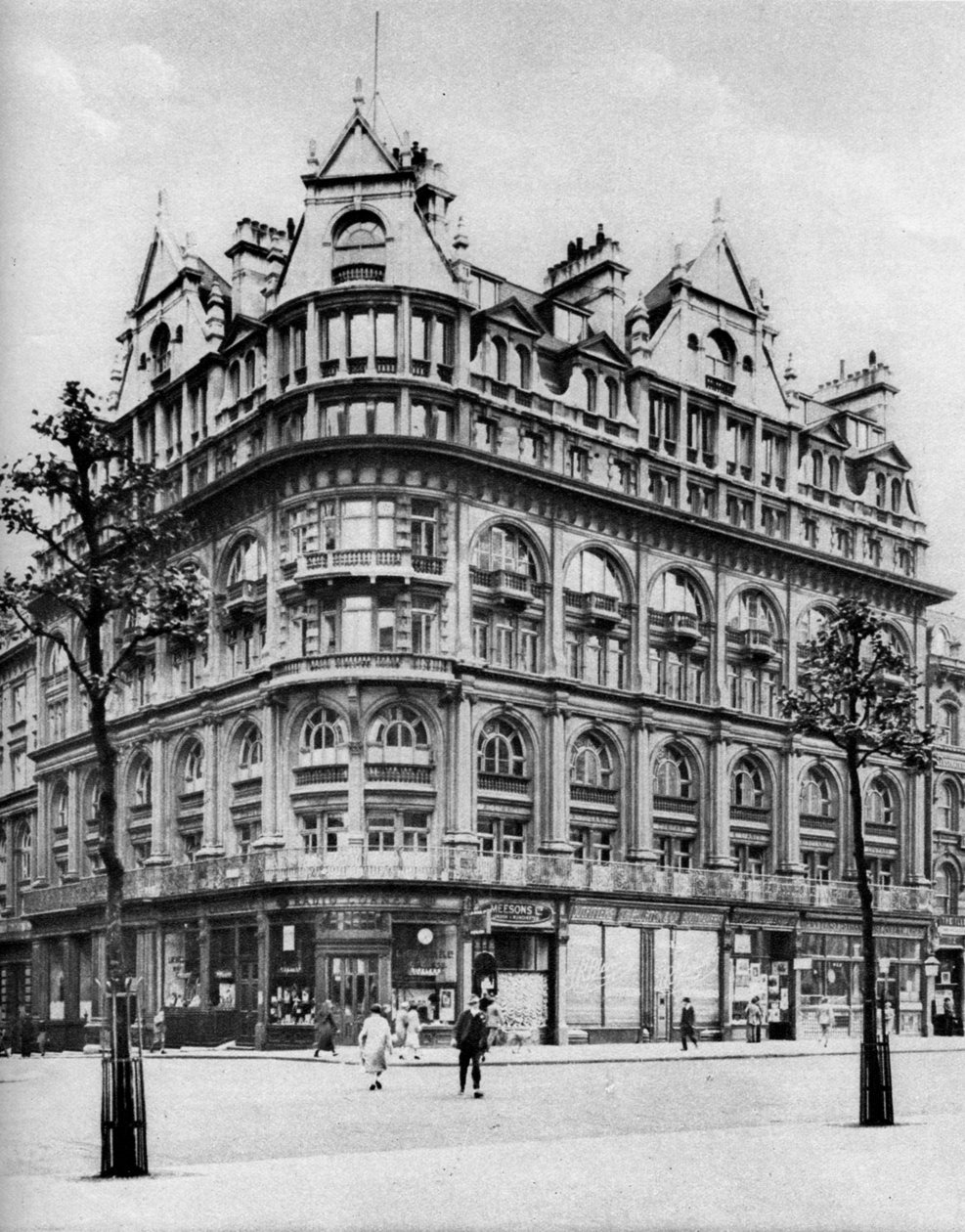 Strand-bygning som huser kontoret til Thames Conservancy, 1926-1927. av McLeish