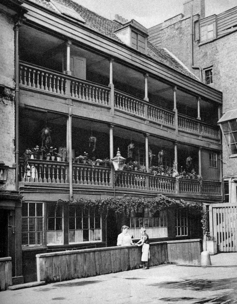 The George, gjestgiveri fra 1600-tallet, Southwark, London, 1926-1927 av McLeish