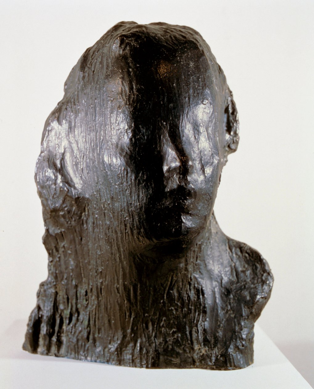 "Ecco Puer" (barnetrykk. Portrett av Alfred Mond i en alder av seks) av Medardo Rosso