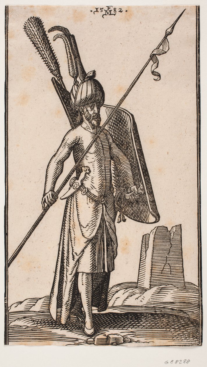 Stående soldat med buet skjold i v. hånd og i r. hånd et spyd holdt på skrå; sverd på hans høyre side, en dolk fast i beltet på hans høyre side; i bakgrunnen t.h. ruinen av en obelisk eller tårn med kvadratisk grunnplan av Melchior Lorck