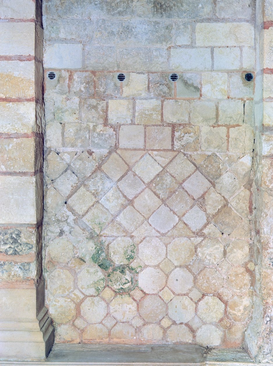 Detalj av veggen til St. Pauls krypt, stein ca. 634 e.Kr av Merovingian