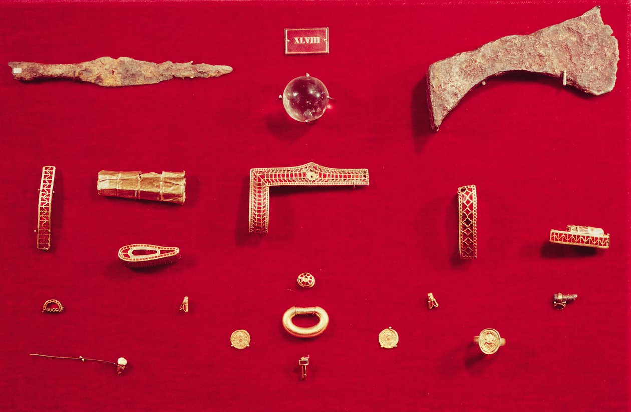 Utvalg av smykker og våpen fra Treasure of Childeric (gull og granat) (se også 172230, 161328 og 672314) av Merovingian