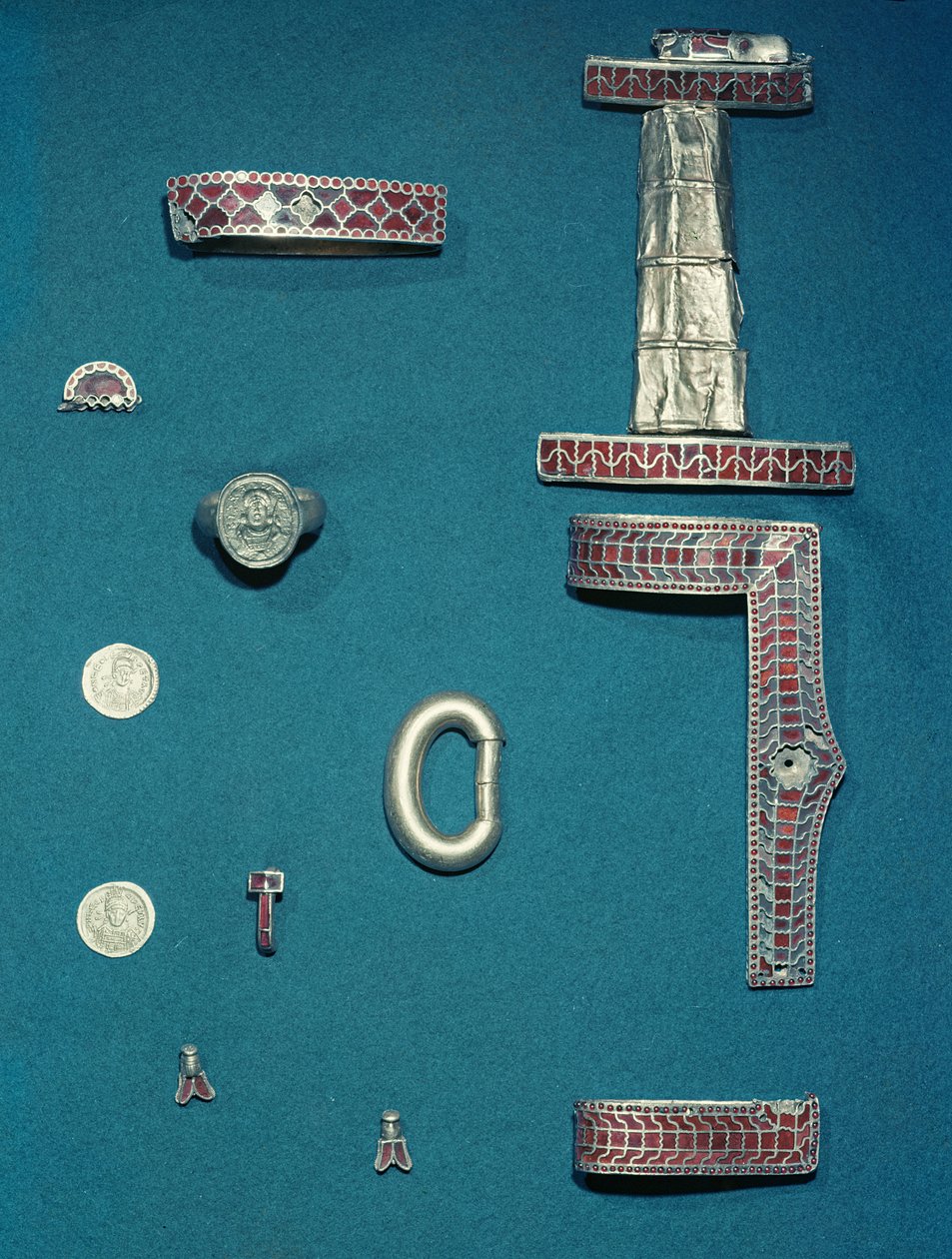 Utvalg av smykker fra Treasure of Childeric (gull og granat) (se også 172230, 694817 og 673214) av Merovingian