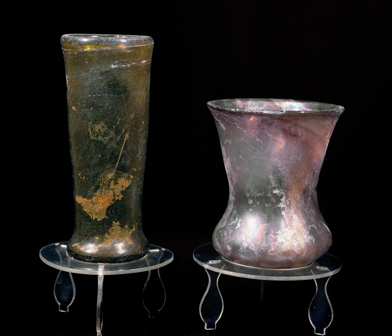 Barbarisk sivilisasjon: glasskopper fra merovingertiden. 6.-7. århundre. Strasbourg, arkeologisk museum i Palais Rohan av Merovingian
