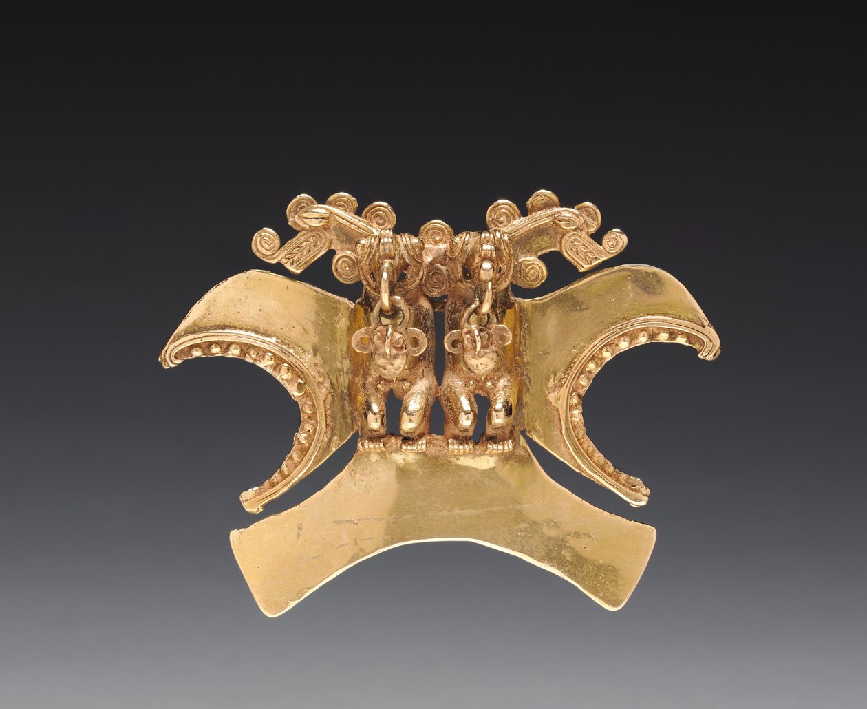 Figuranheng med dobbelt fuglehode, ca. 1000-1500 (støpt og hamret gull) av Mesoamerican Mesoamerican