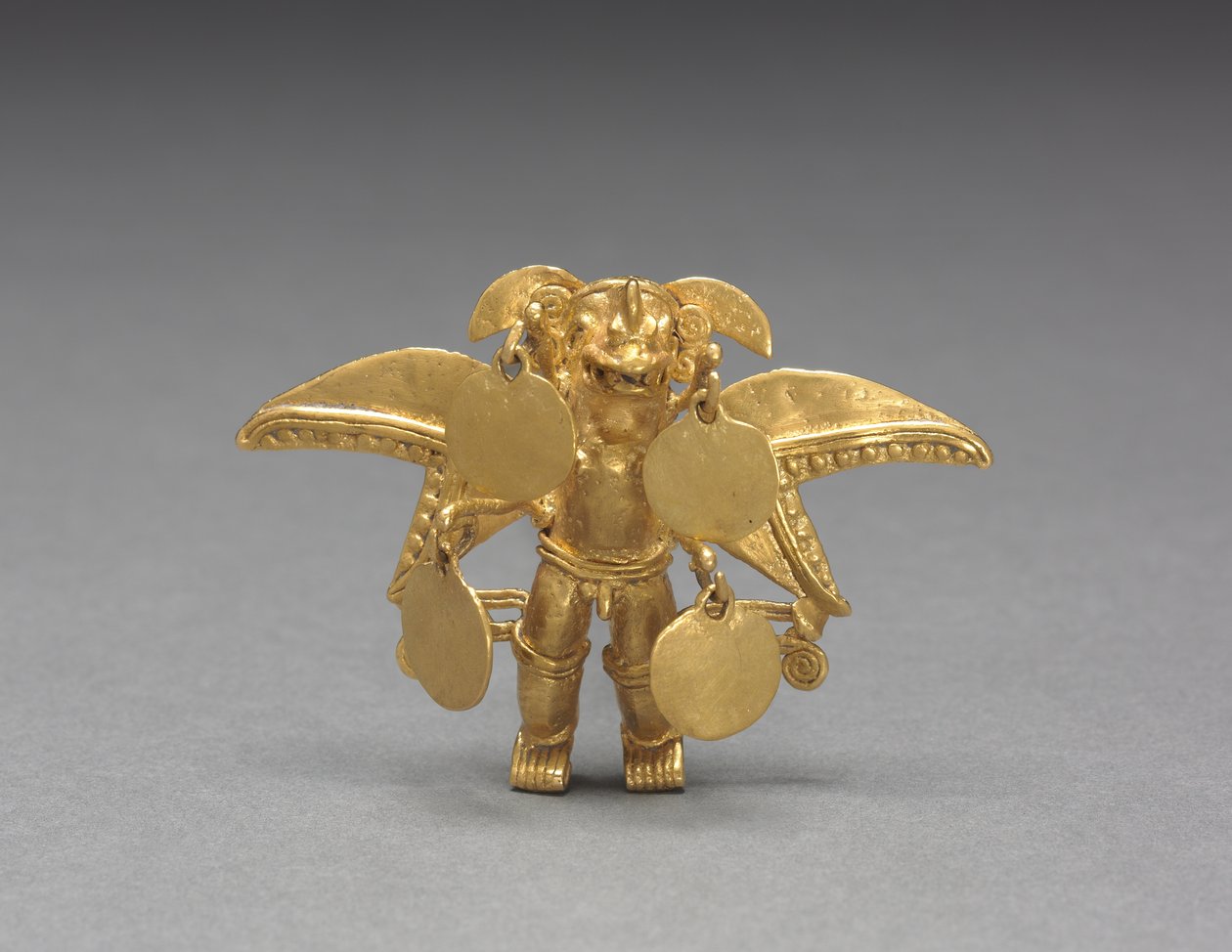 Bevinget figuranheng, ca. 1000-1550 (støpt og hamret gull) av Mesoamerican Mesoamerican