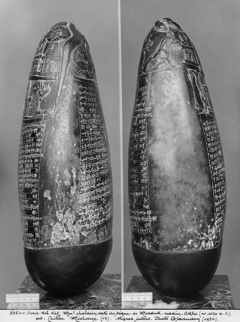 Kudurru, fra tiden til Marduk-nadin-akhi, kongen av Babylon, sett fra siden, ca. 1120 f.Kr. (svart serpentin) (se også 286956, 286957) av Mesopotamian