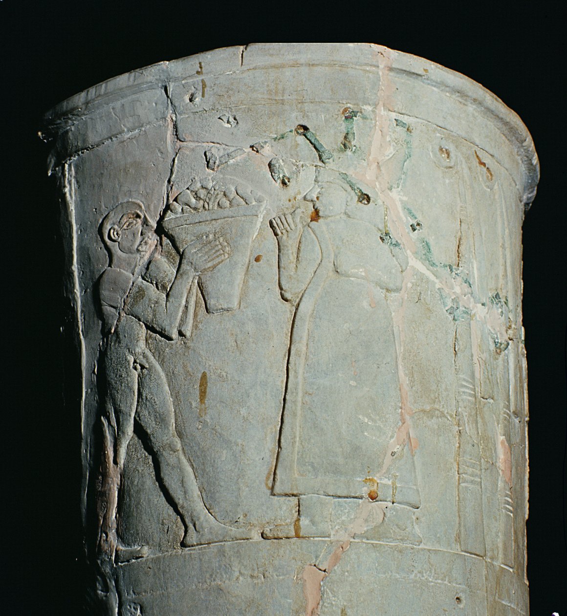 Vase som viser en mann som bærer en skål med frukt (keramikk) av Mesopotamian