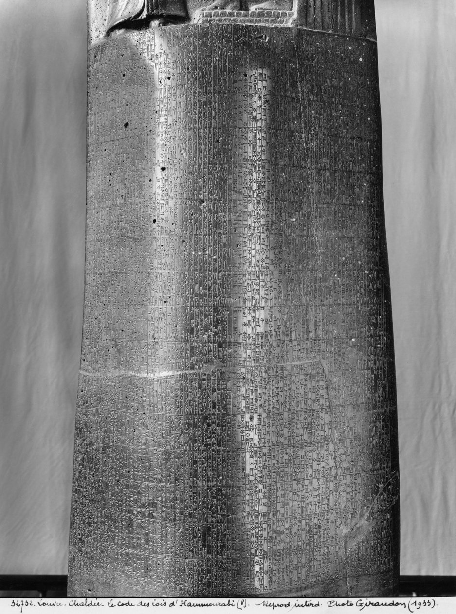 Code of Hammurabi, detalj av kolonneinnskriften som omhandler en samling eksemplariske dommer vedtatt av Hammurabi, kongen av Babylon, funnet i Susa, ca. 1750 f.Kr. basalt, se også 286950, 286955 bw phot av Mesopotamian