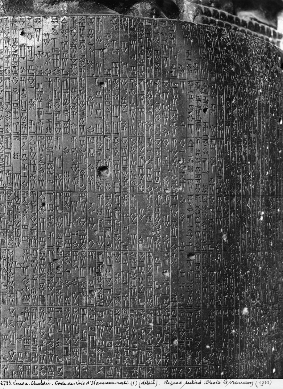 Code of Hammurabi, detalj av kolonneinskripsjonen som omhandler en samling eksemplariske dommer vedtatt av Hammurabi, kongen av Babylon, funnet i Susa, ca. 1750 f.Kr. basalt, se også 286949 bw foto av Mesopotamian